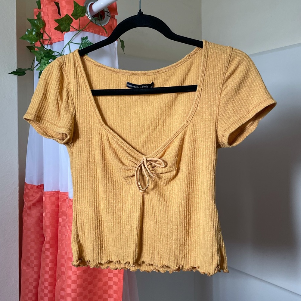 yellow ribbed abercrombie top with rutched detail